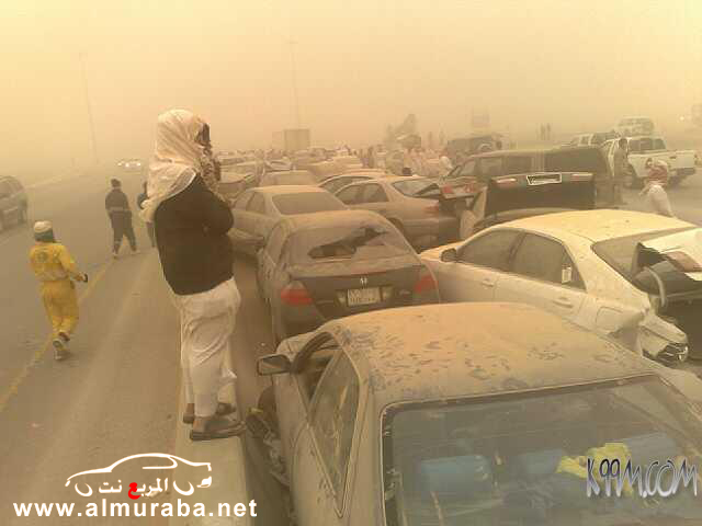 حوادث على طريق الرياض بسبب العاصفة الرملية ( صور ) 37