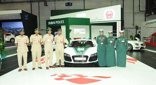 "بالصور" شرطة دبي تكشف عن جديد سياراتها الفارهة خلال معرض دبي للسيارات 1