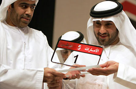 اماراتي يشتري لوحة سيارة بمليونين ريال في مزاد اقيم بدولة الامارات العربية المتحدة