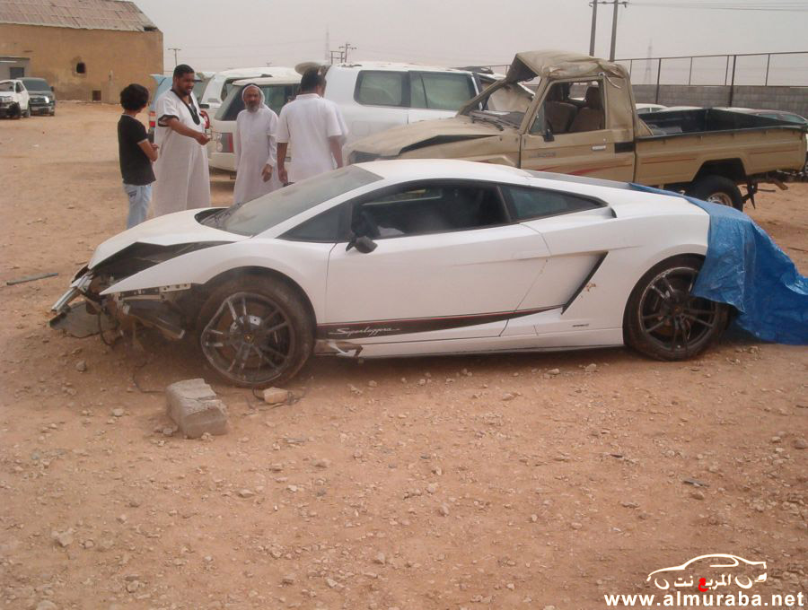 حادث لمبرجيني جلاردو الجديدة 2012 في السعودية ومعروضة للبيع في تشليح الحاير بالصور
