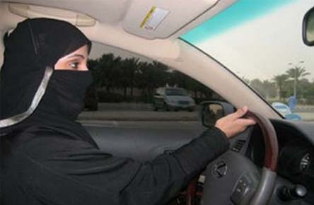 سعودية "سرقت" سيارة زوجها وقامت "بالتفحيط" بها في شوارع مكة والشرطة تقبض عليها ! 7
