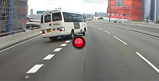 [فيديو] درفت تفحيط على “باص نقل” في اليابان على الطريق السريع عند عودة السائق الى المدينة !