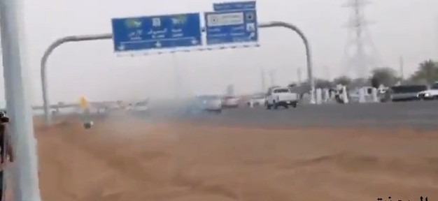 حادث تفحيط شنيع وتطاير اشلاء لمفحط على طريق حائل الجوف صباح اليوم بالصور والفيديو 1