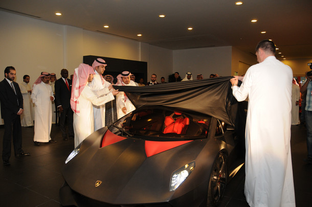 الغسان موتورز يحتفل بالكشف عن سيارة لامبورجيني سيستو اليمنتو الجديدة في مدينة الرياض بالصور 1