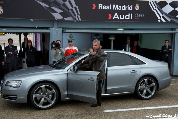 نجوم نادي ريال مدريد الاسباني يتسلمون سياراتهم الفاخرة من اودي بعد تجديد الرعاية بالصور