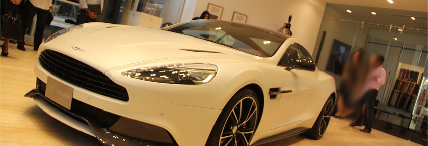 تدشين استون مارتن فانكويش في صالة العرض الجديدة في مدينة دبي Aston Martin Vanquish