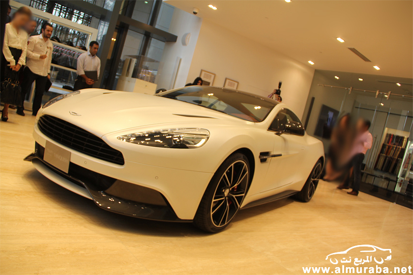 تدشين استون مارتن فانكويش في صالة العرض الجديدة في مدينة دبي Aston Martin Vanquish 1