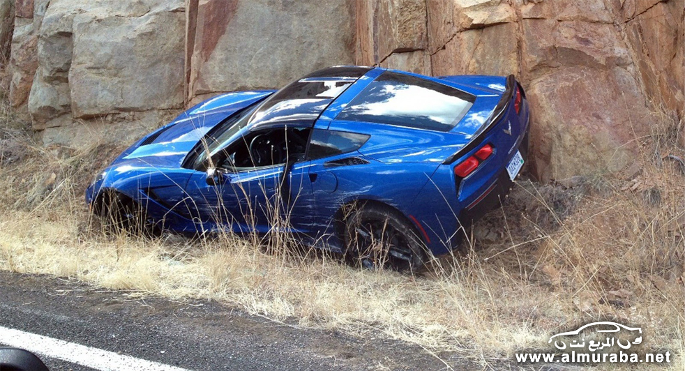 اول حادث كورفيت 2014 ستينغراي الجديدة في امريكا بسبب السرعة وفقدان السيطرة على السيارة