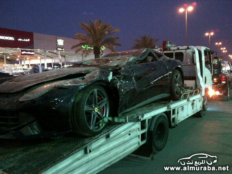 “بالصور” حادث فيراري برلينيتا الجديدة في مدينة الرياض Ferrari F12berlinetta
