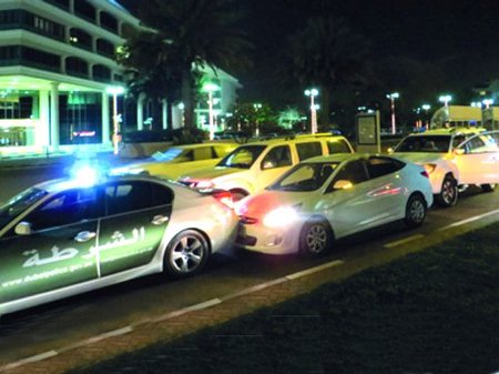 شرطة دبي تقبض على سارق سيارات بعد مطاردة سريعة بسيارتها الجديدة بالصور 3
