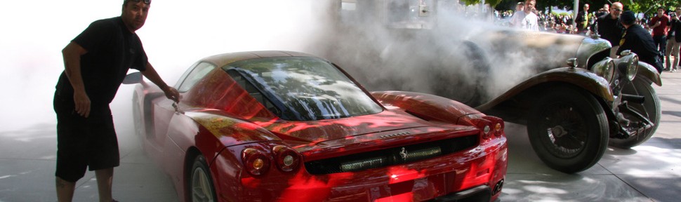 “بالصور” سيارة بنتلي محترقة كادت ان تحرق سيارة فيراري انزو في احتفال “كونسورسو”