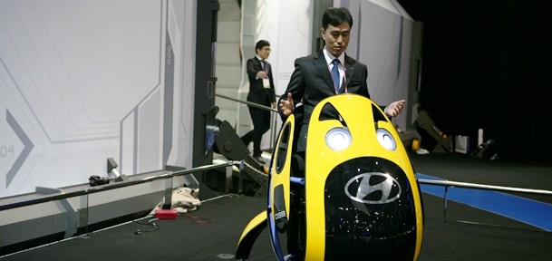 “بالصور” شركة هيونداي تصنع اغرب سيارة صغيرة على شكل بيضة Hyundai E4U