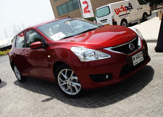 نيسان تيدا 2014 تنطلق رسمياً من الإمارات صور واسعار ومواصفات Nissan Tiida 2014 2