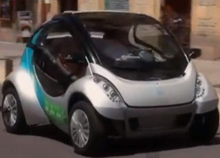 "فيديو" اخترع سيارة كهربائية قابلة للطي لحل مشاكل الزحام والتلوث في مدن العالم الكبرى 5