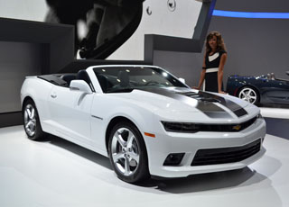 شيفروليه كامارو 2014 المكشوفة تكشف نفسها في معرض فرانكفورت للسيارات Chevrolet Camaro 1