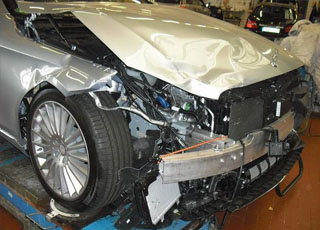 مرسيدس اس كلاس 2014 W222 الجديدة تتعرض لحادث Mercedes-Benz S-Class 1