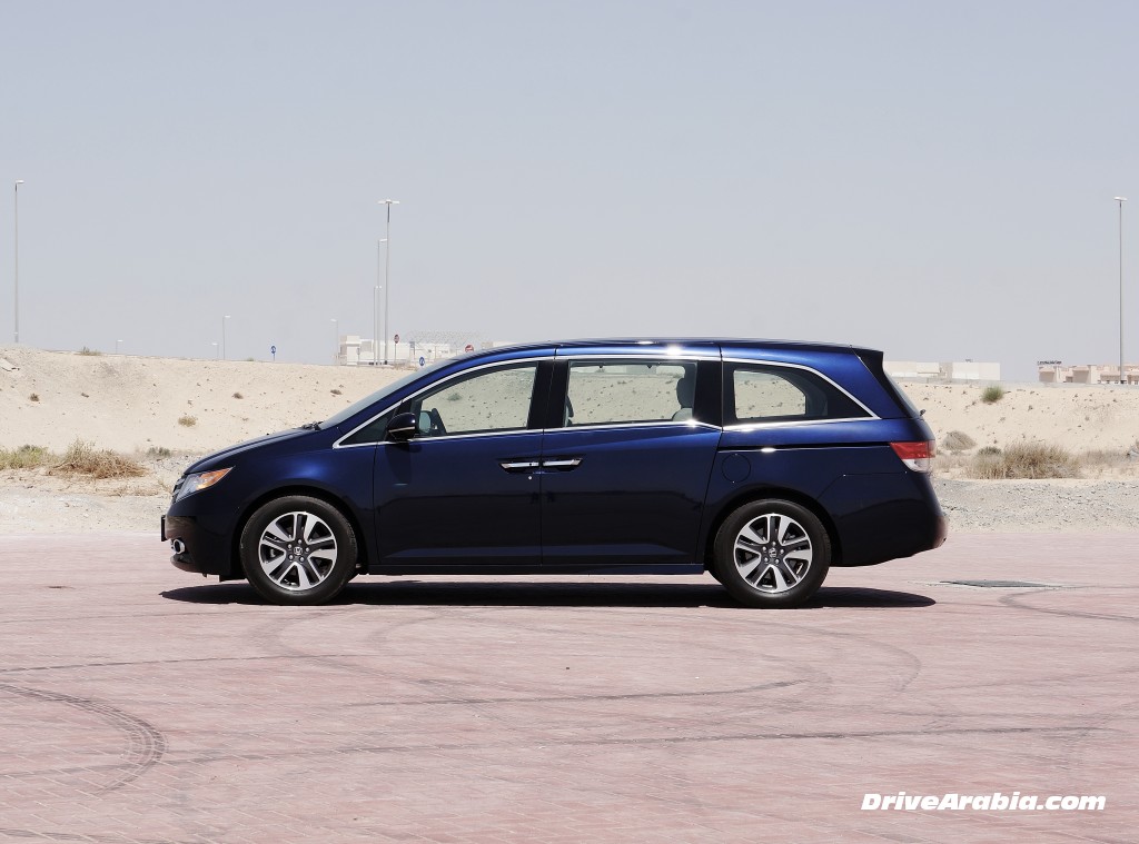 2014-Honda-Odyssey-Touring-in-the-UAE-2