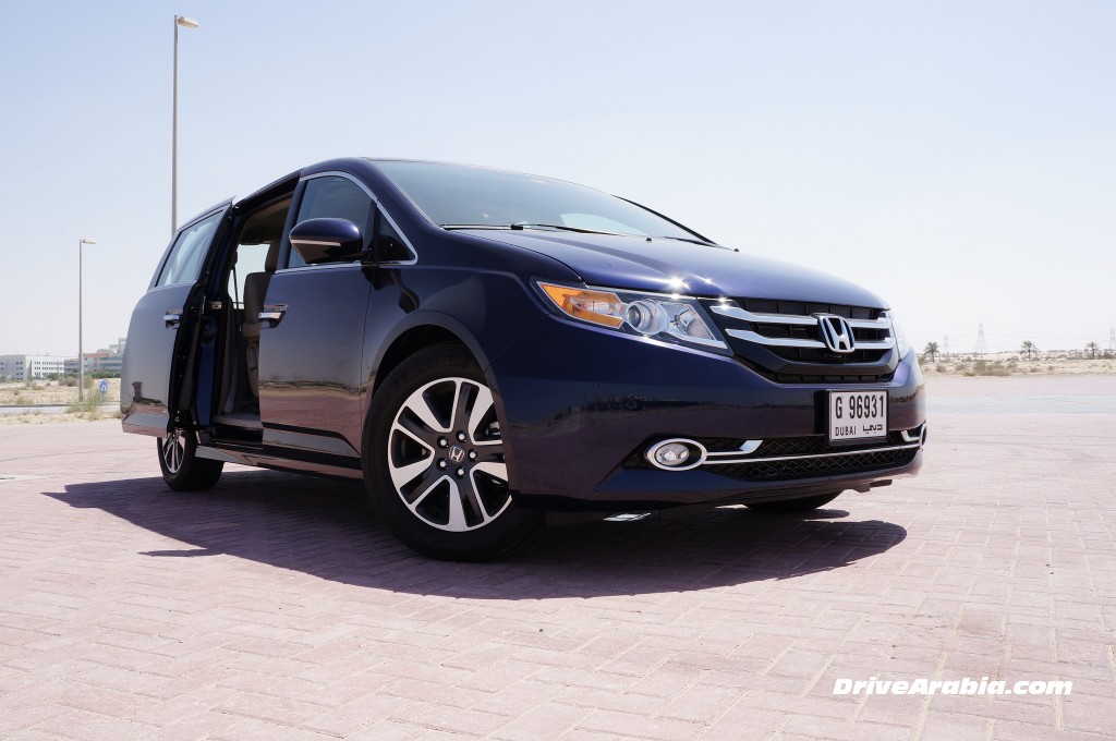 2014-Honda-Odyssey-Touring-in-the-UAE-8