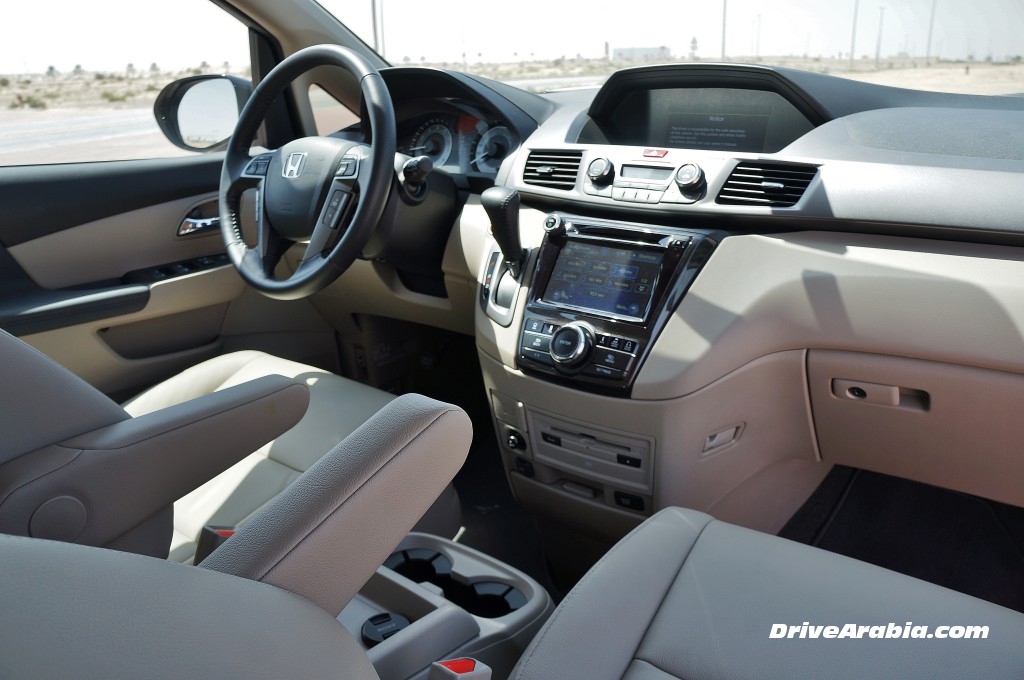 2014-Honda-Odyssey-Touring-in-the-UAE-9