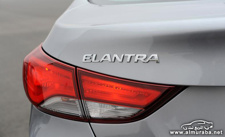 2014-hyundai-elantra-limited-taillight-and-badge-photo-554063-s-787x481