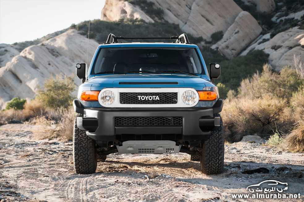 2014-toyota-fj-cruiser-trail-teams-ultimate-edition-front-end
