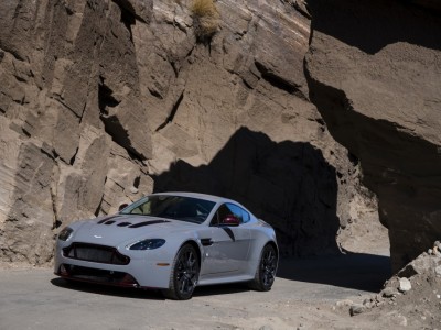” بالصور” اختبار قيادة السيارة استون مارتن V12 فانتاج 2015 في اشد الطُرق وعورة Aston Martin V12 Vantage S
