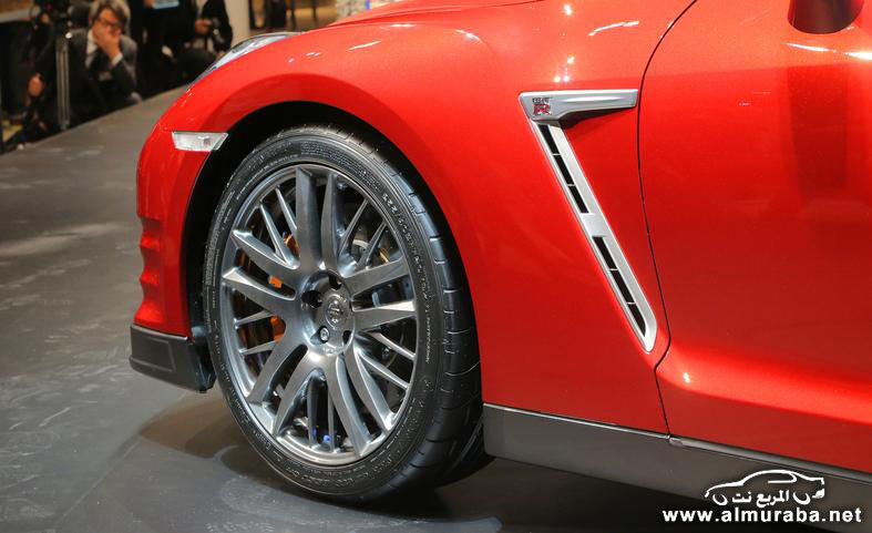 2015-nissan-gt-r-wheel-and-fender-vent-photo-554357-s-787x481