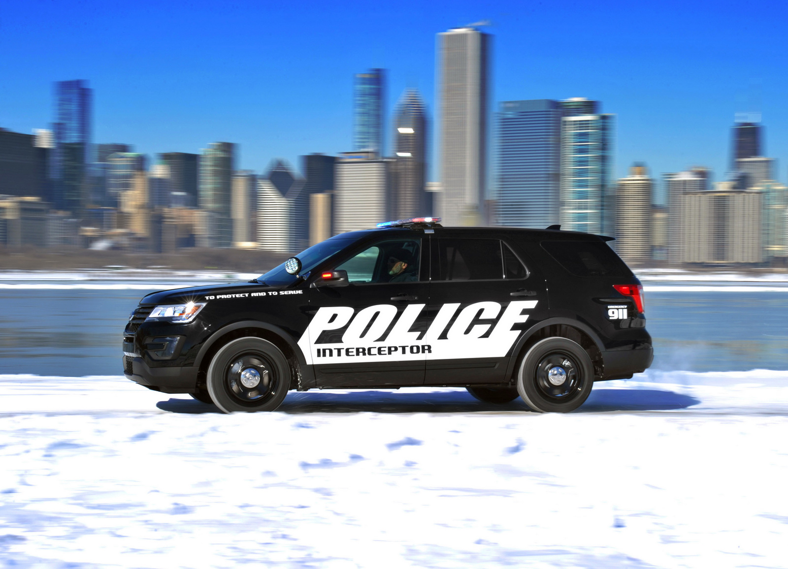 2016-Ford-Police-Interceptor-Utility-2
