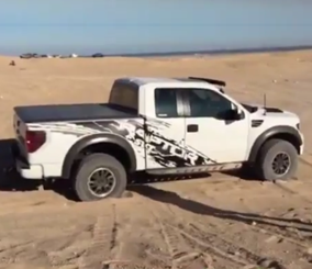 “فيديو” شاهد فورد رابتر يسحب شاحنة نقل ثقيلة “تيدر”