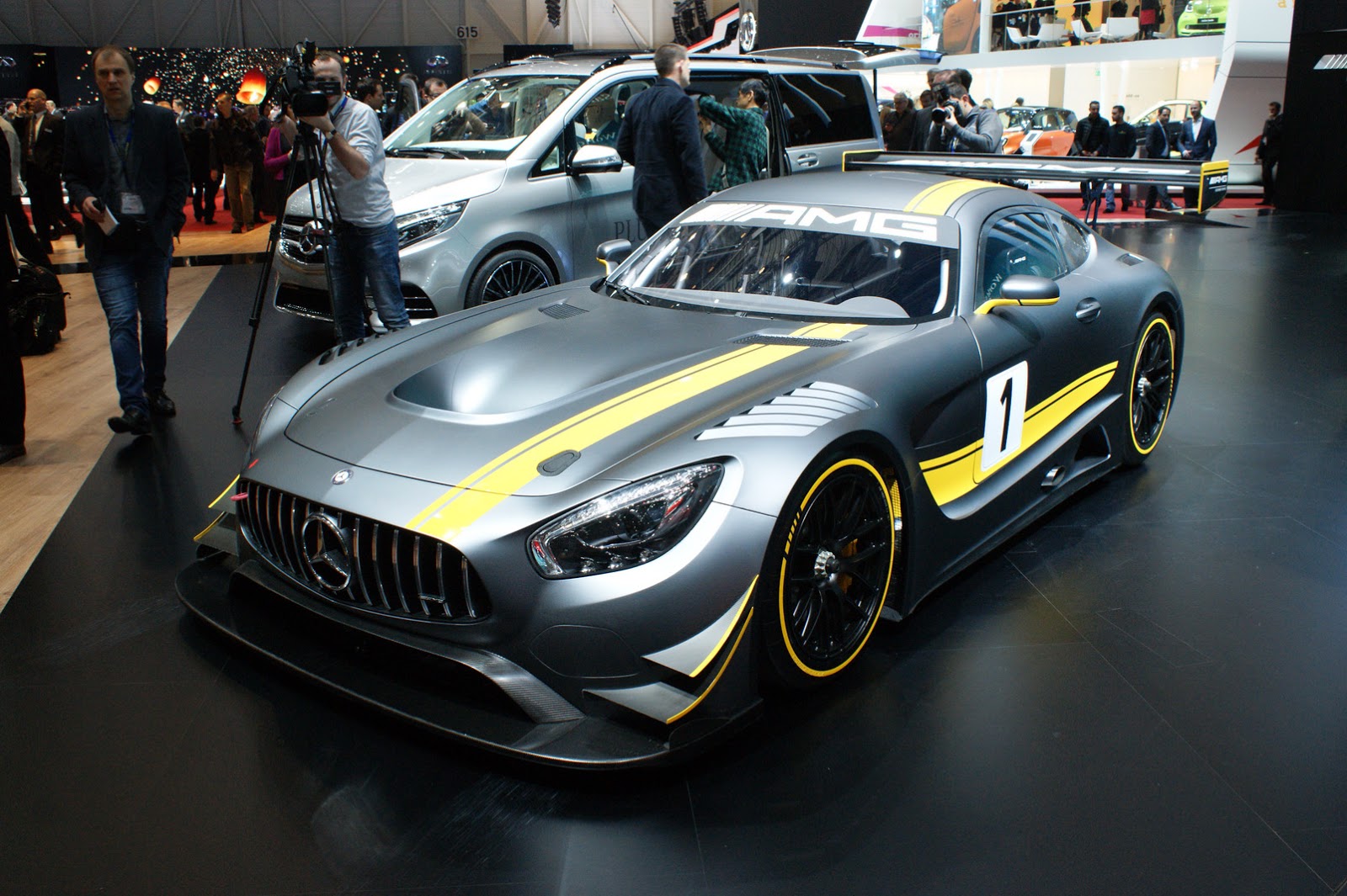 Mercedes-AMG-GT3-13