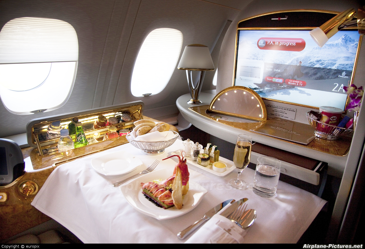 a380-emirates-firstclass-cabin-meal