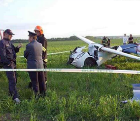 ‫”بالصور” سقوط أول سيارة طائرة خلال رحلة تجريبية لها‬