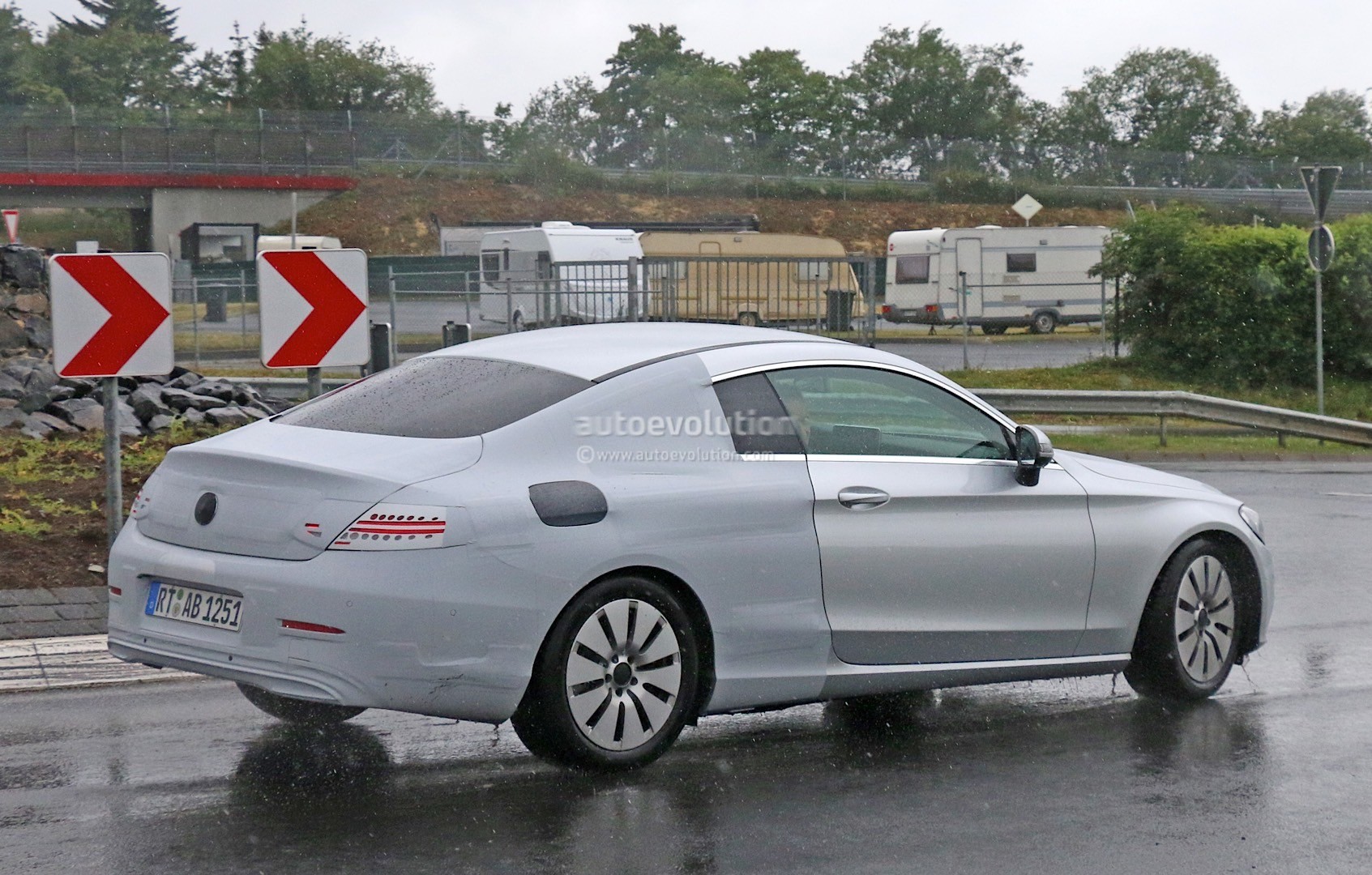 mercedes-benz-c-class-coupe-spied-half-naked-looks-like-a-lessen-s-class-coupe-photo-gallery_8