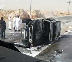 "بالصور" عمال آسيويون يعتدون على دوريتين ويحطمون عدداً من السيارات في مدينة الرياض 7