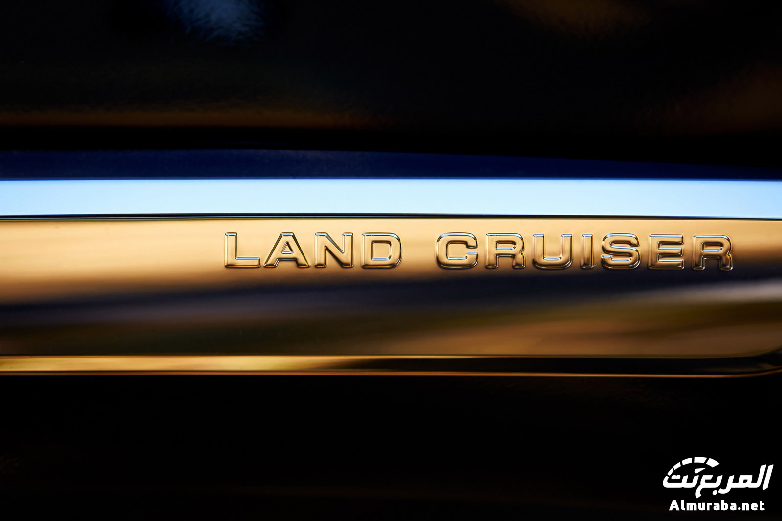 2016-Toyota-Land-Cruiser-28