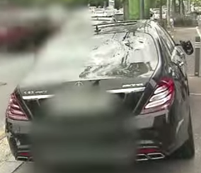 "فيديو" شاهد رجل أعمال كوري يحطم مرسيدس اس 63 الجديدة بعد رفض الوكالة استرجاع واستبدال السيارة 2