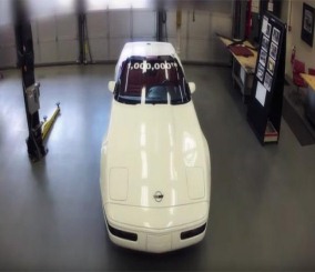 "بالفيديو" شاهد عملية إصلاح سيارة كورفيت سعرها مليون دولار بتقنية الفاصل الزمني 1
