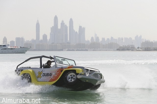 “فيديو” استعراض مثير للسيارات البرمائية في دبي