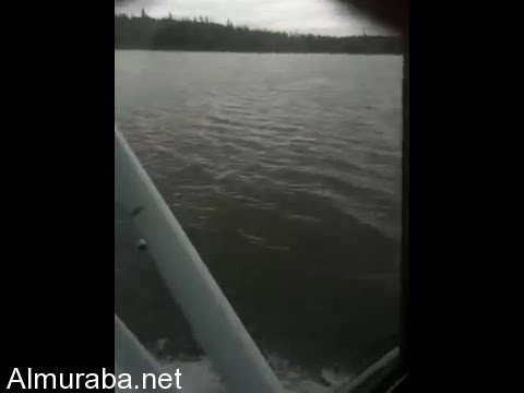 “فيديو” شاهد لحظة سقوط طائرة صغيرة على نهر بعد ثوانٍ من إقلاعها