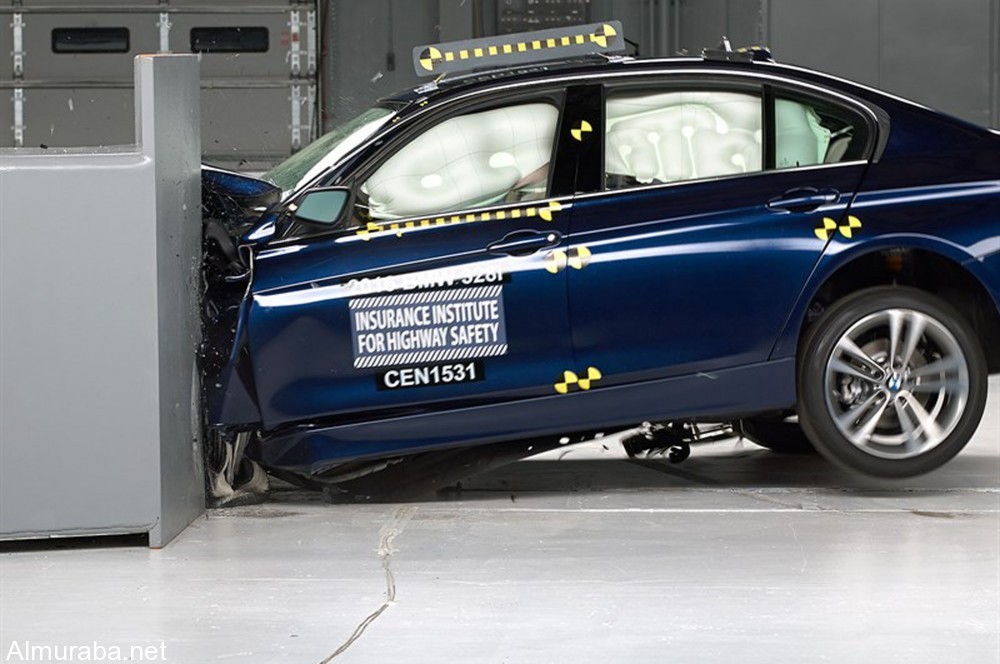 2016-BMW-3-Series-IIHS-small-overlap-front-test-side-1000x664