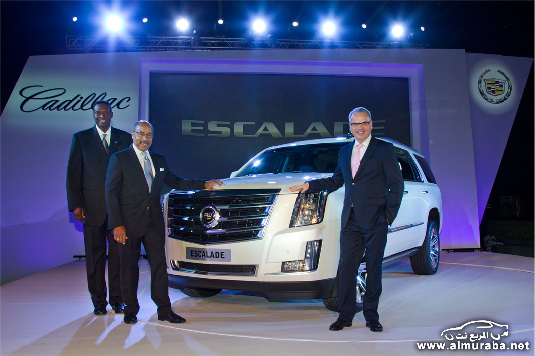 2015_Cadillac_Escalade_Front_Side_View555