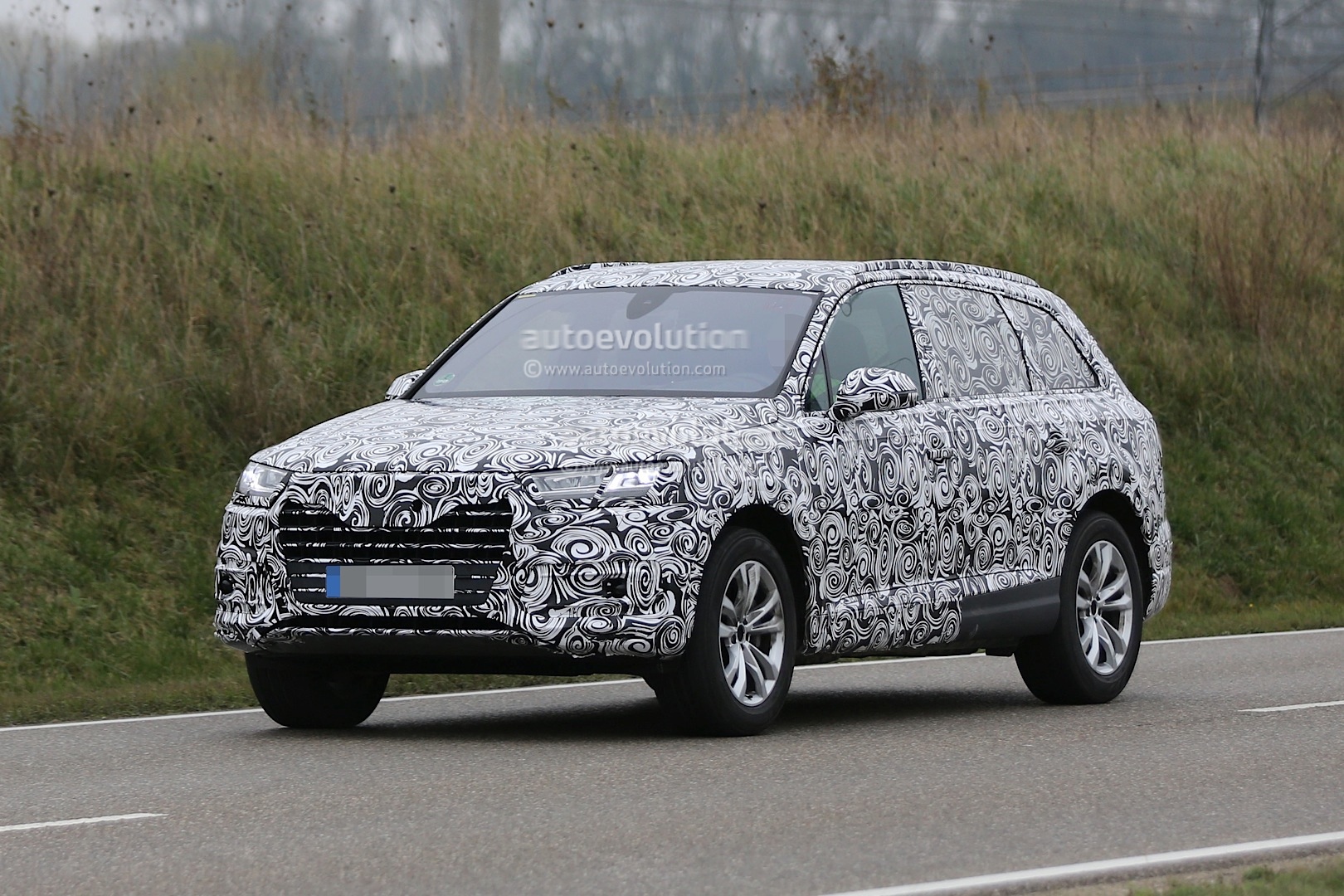 2016-audi-q7-spied-with-matrix-led-headlights-for-first-time_2