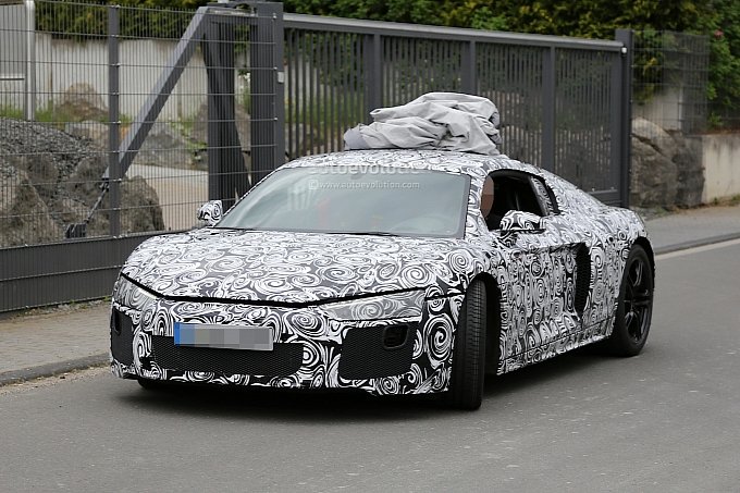 اودي 2016 ار ايت بمصابيح خلفية جديدة تظهر في صور تجسسية جديدة Audi R8
