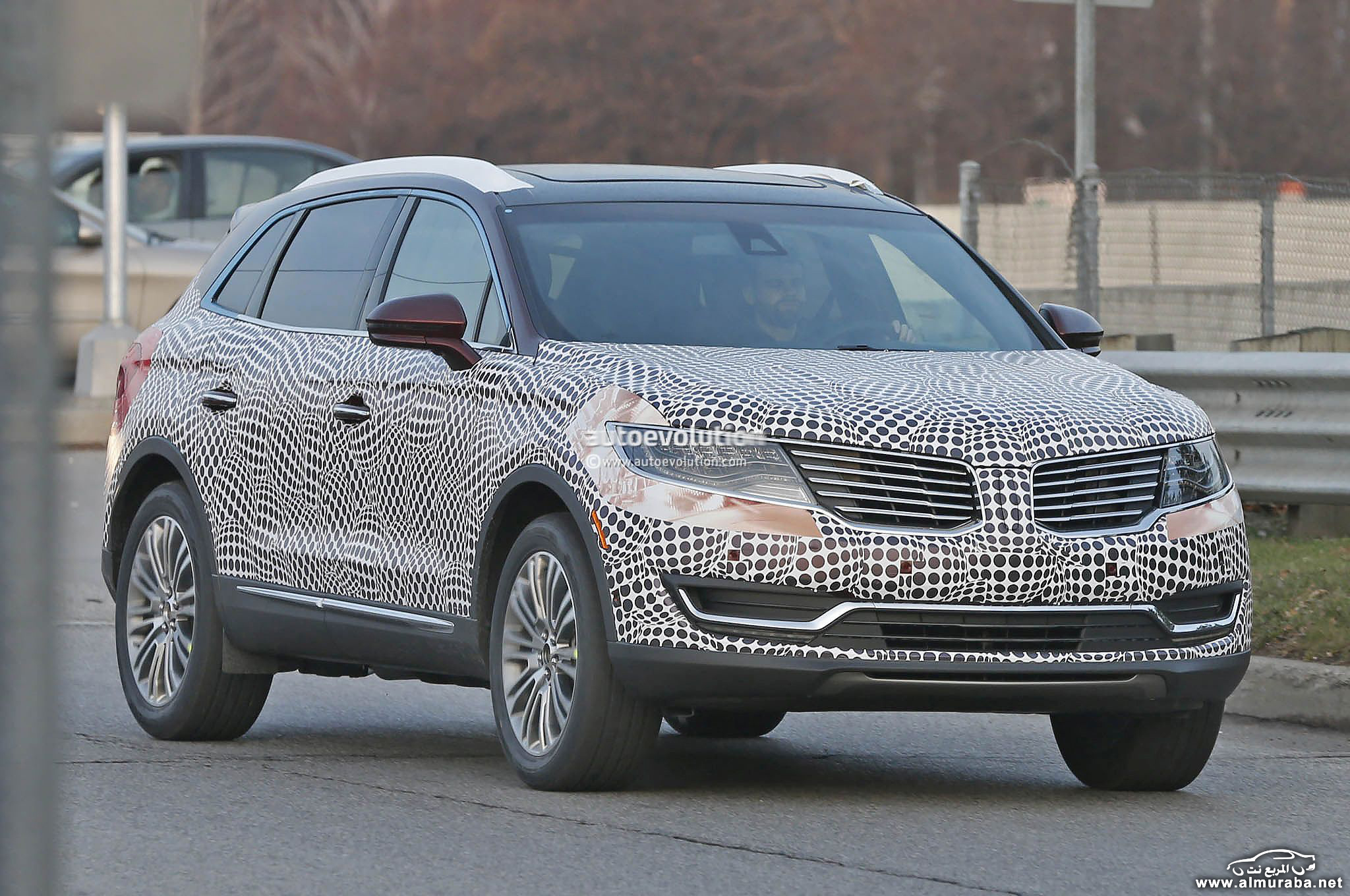 2016-lincoln-mkx-spied-in-production-ready-guise-photo-gallery_1