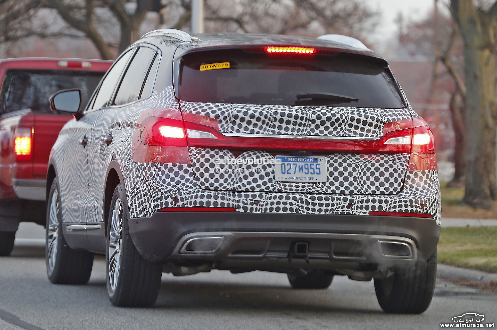 2016-lincoln-mkx-spied-in-production-ready-guise-photo-gallery_11