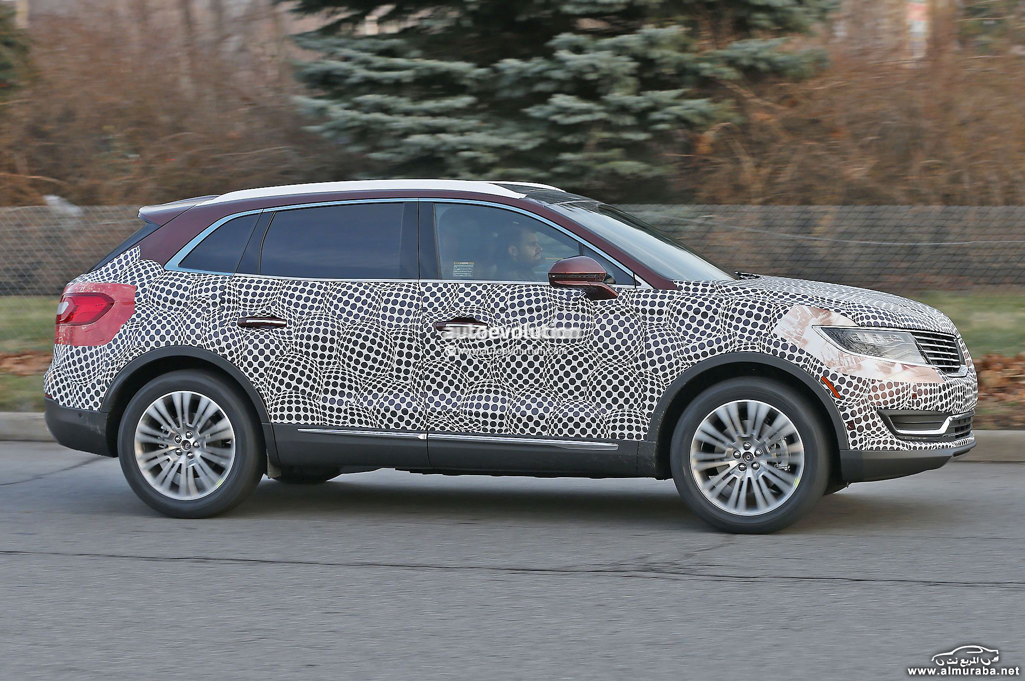 2016-lincoln-mkx-spied-in-production-ready-guise-photo-gallery_6