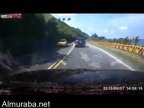 “فيديو” شاحنة تخرج عن السيطرة وتصطدم بسيارة وجهاً لوجه