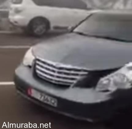 "فيديو" الضباب الكثيف يتسبب في تصادم نحو 100 سيارة في الإمارات 1
