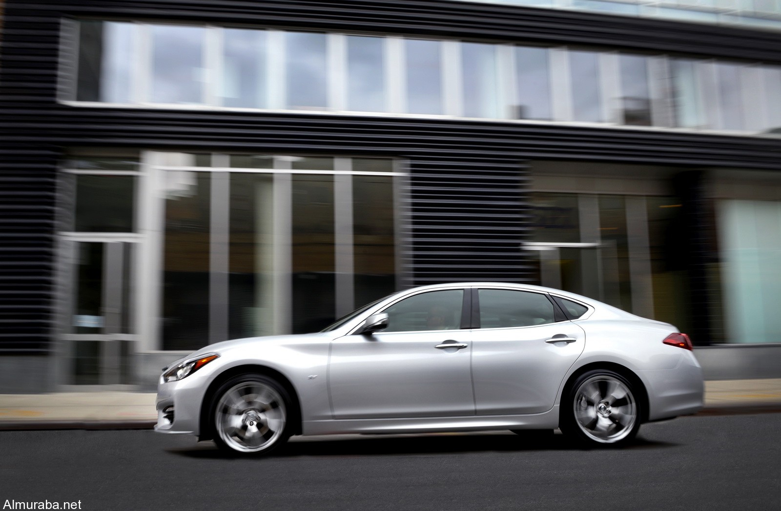 As InfinitiÕs flagship performance luxury sedan, the Q70 is a showcase of advanced technologies. It embraces the essence of all things Infiniti Ð style, performance, luxury, craftsmanship and technology.