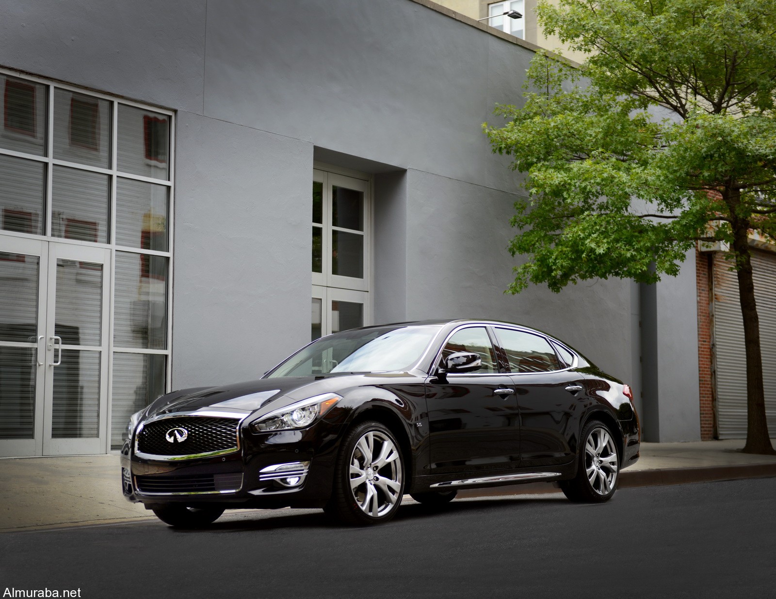 The 2016 Infiniti Q70L has much to offer over the standard Q70 performance luxury sedan Ð specifically a 5.9-inch longer wheelbase, 5.6 inches of additional rear seat legroom (41.8 inches total) and 5.9 inches of extra knee room (32.5 inches total). Along with its first class-style space, the Q70L is designed to provide smooth, luxurious ride comfort for all seating positions.